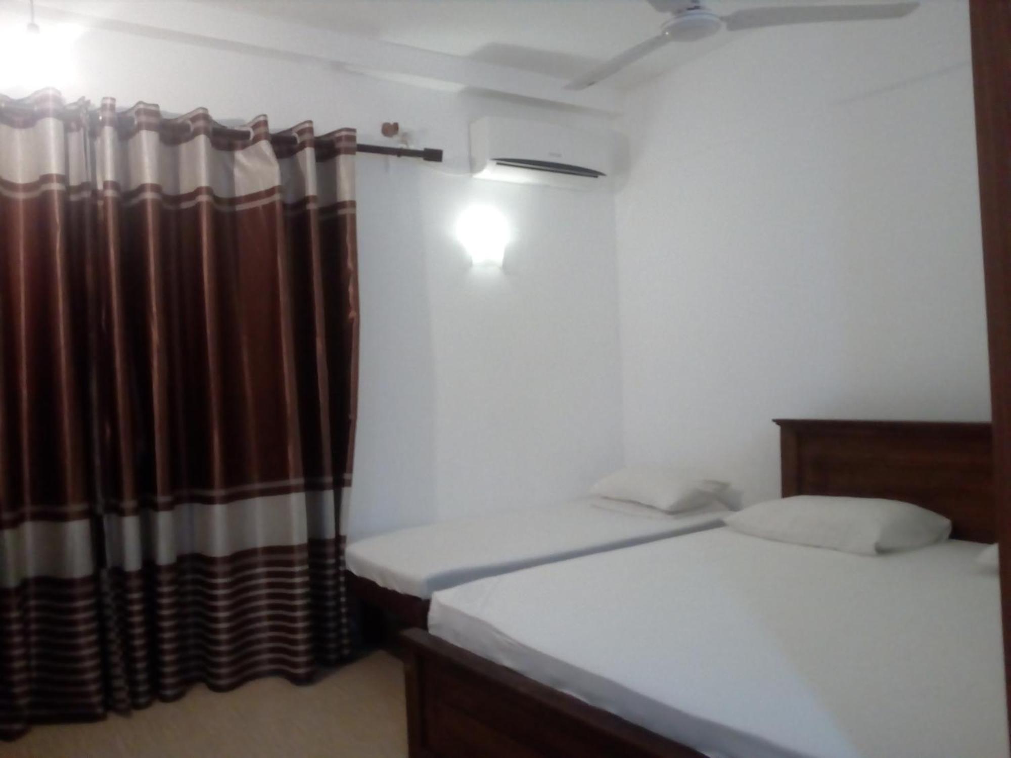 Navora Hotel Hikkaduwa Room photo